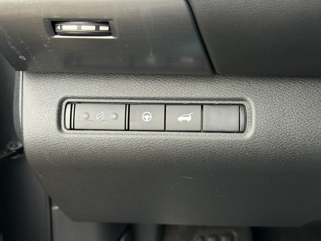 Used 2024 Nissan Pathfinder SL AWD/4WD image 21