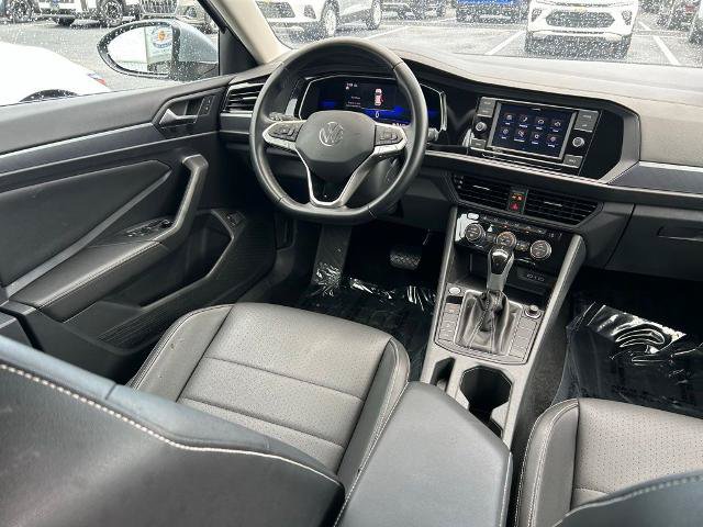 Used 2023 Volkswagen Jetta SE w/ Black Wheel Package FWD image 9