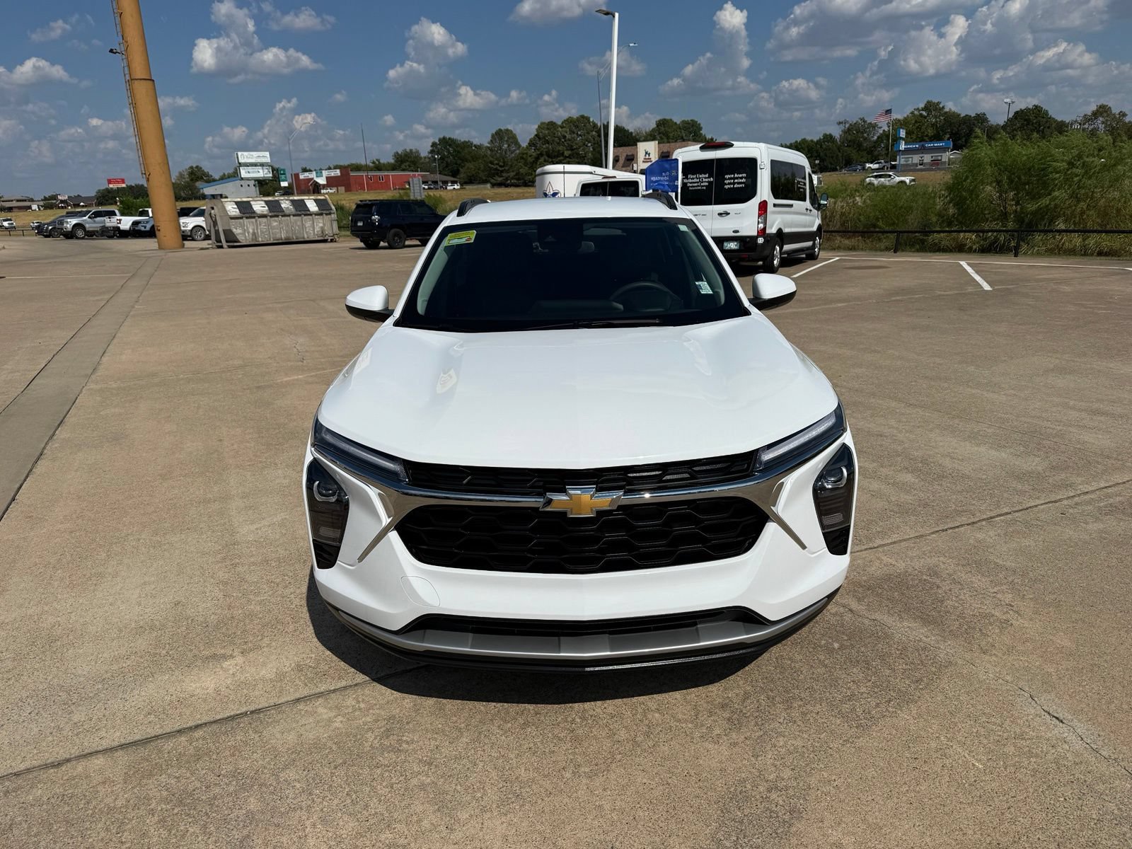 Used 2025 Chevrolet Trax LT FWD image 2