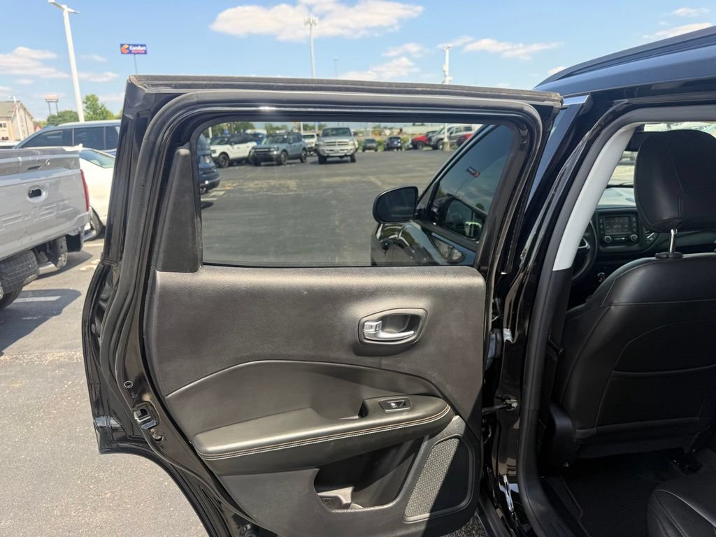 Used 2018 Jeep Compass Latitude AWD/4WD image 36