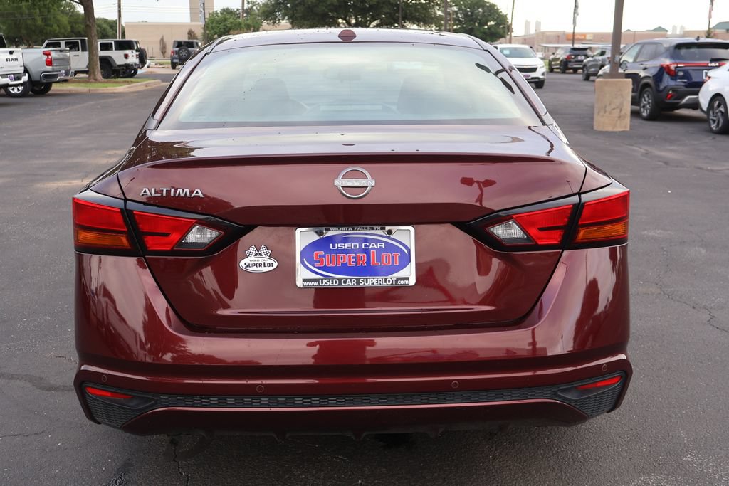 Used 2025 Nissan Altima 2.5 SV FWD image 12