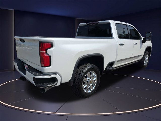 Used 2024 Chevrolet Silverado 2500 High Country w/ High Country Premium Package AWD/4WD image 3