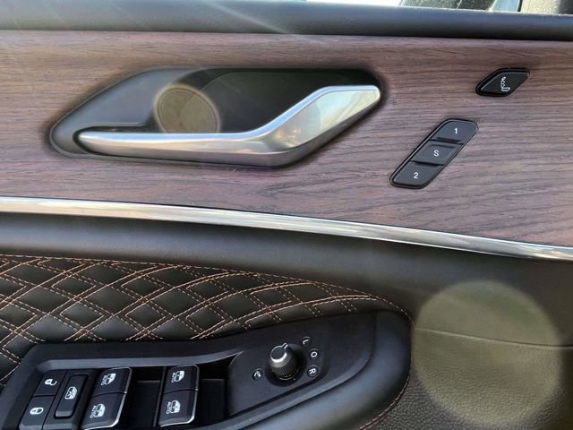 Used 2025 Jeep Grand Cherokee Summit image 11