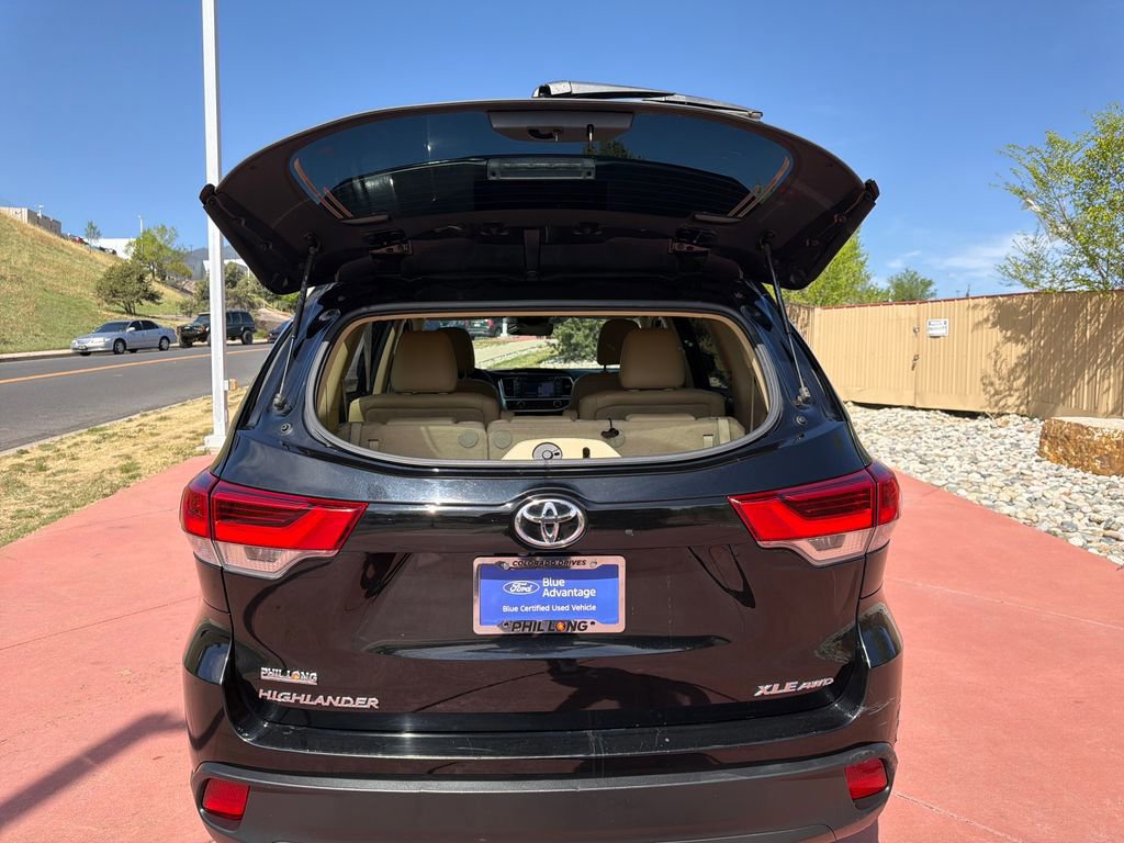 Used 2019 Toyota Highlander XLE AWD/4WD image 5