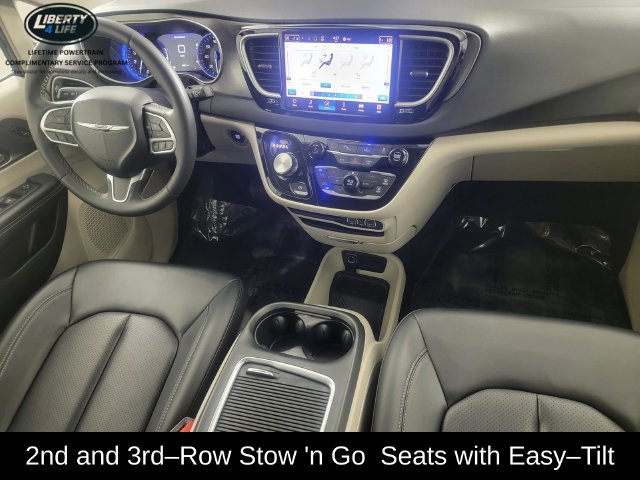 Used 2024 Chrysler Pacifica Touring-L FWD image 32