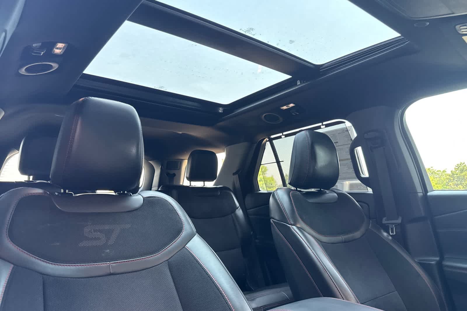 Certified 2025 Ford Explorer ST AWD/4WD image 18