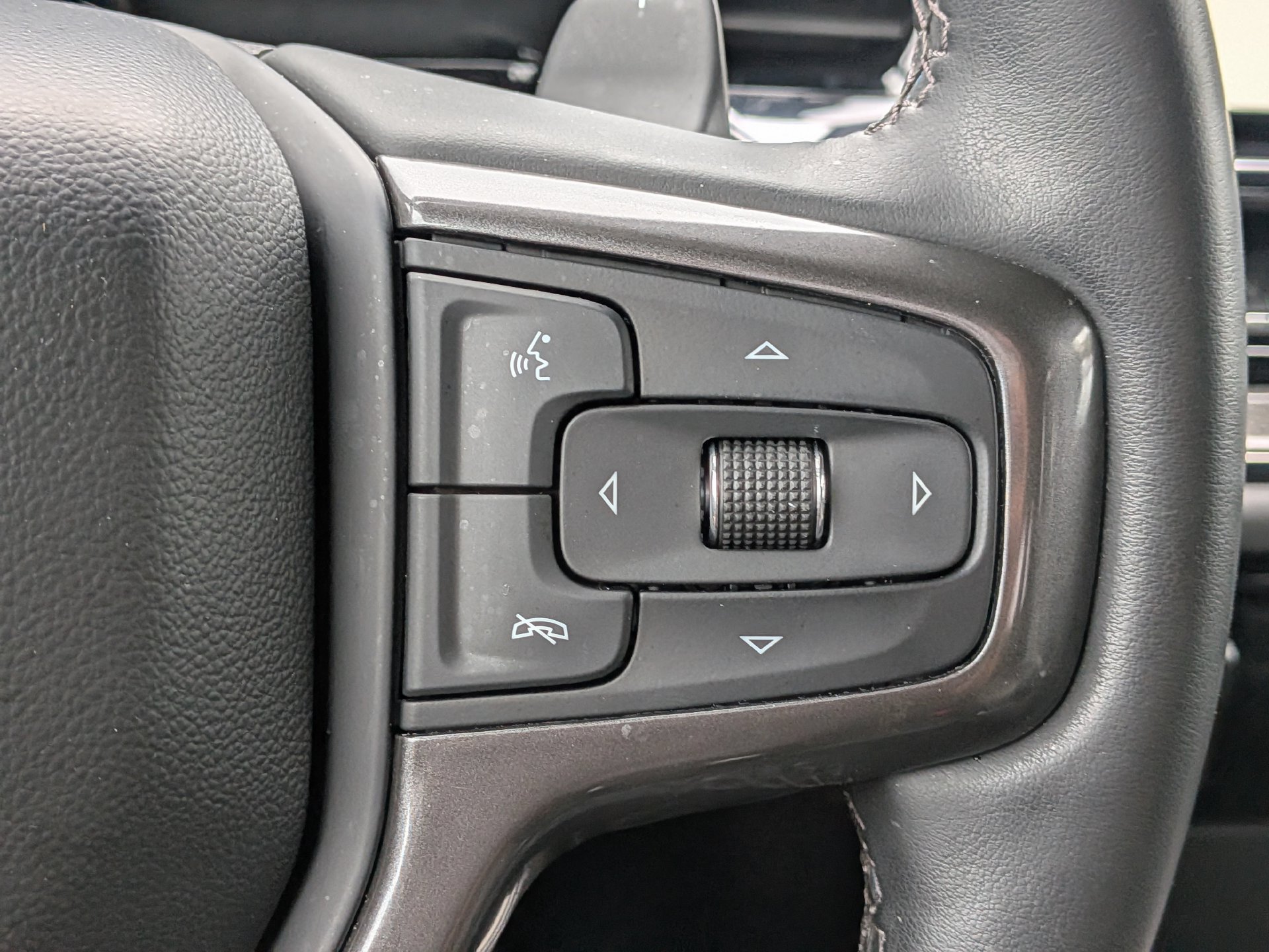 Used 2023 Chevrolet Silverado 1500 ZR2 w/ Technology Package AWD/4WD image 32