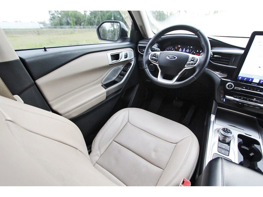 Certified 2022 Ford Explorer Limited w/ Limited Technology Package RWD image 12