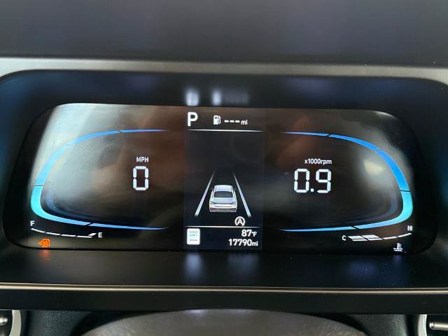 Used 2025 Hyundai Elantra SE FWD image 10