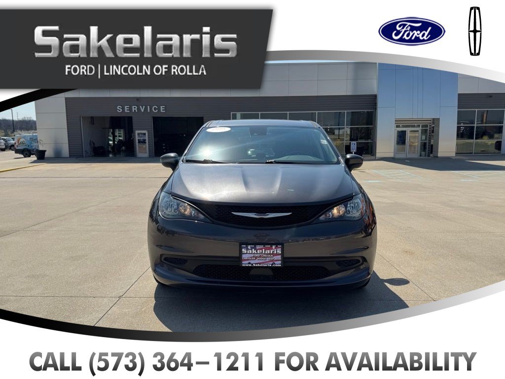 Used 2023 Chrysler Voyager LX FWD image 2