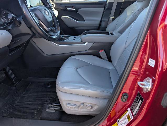 Used 2023 Toyota Highlander XLE FWD image 13