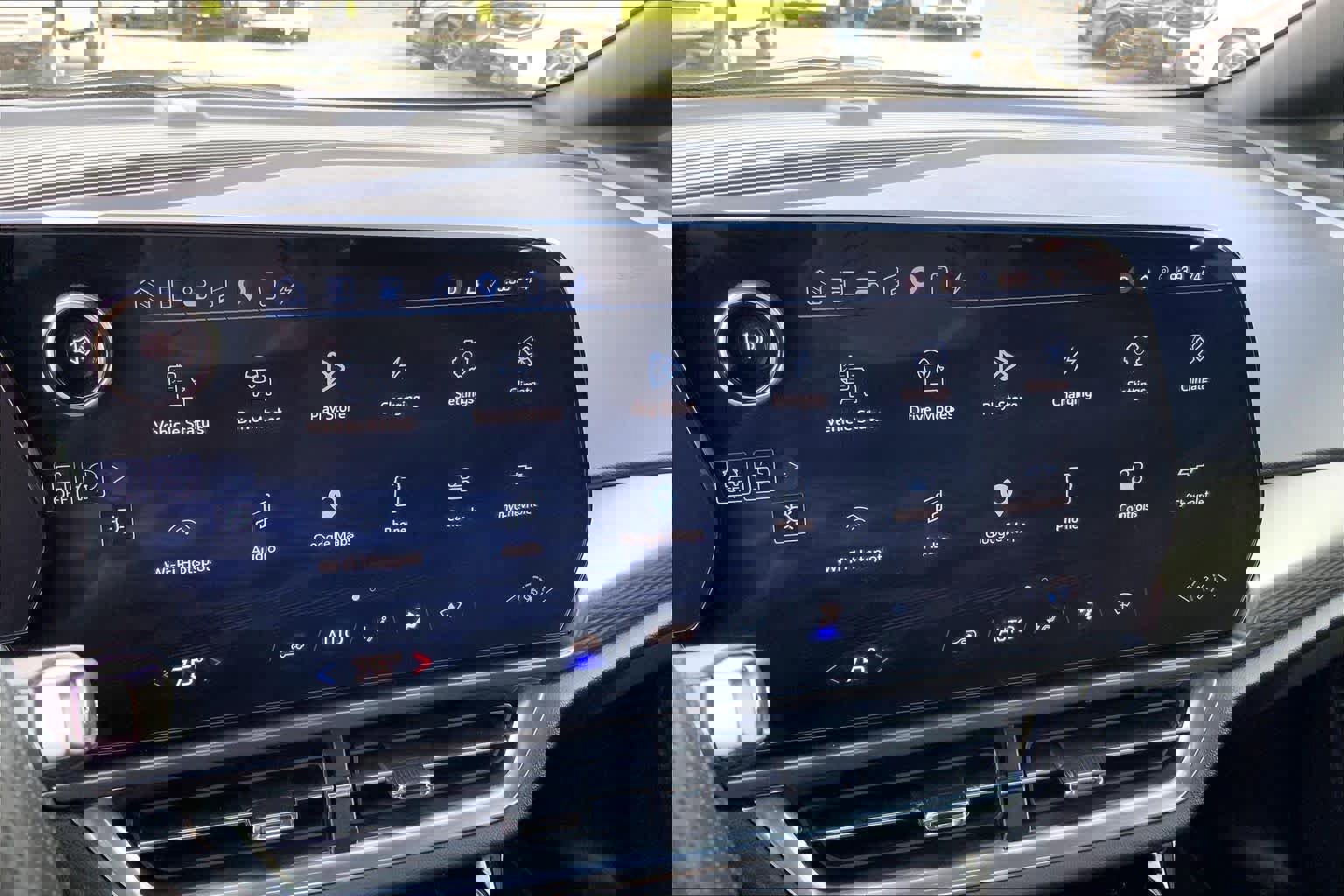 Used 2025 Chevrolet Equinox EV LT image 22