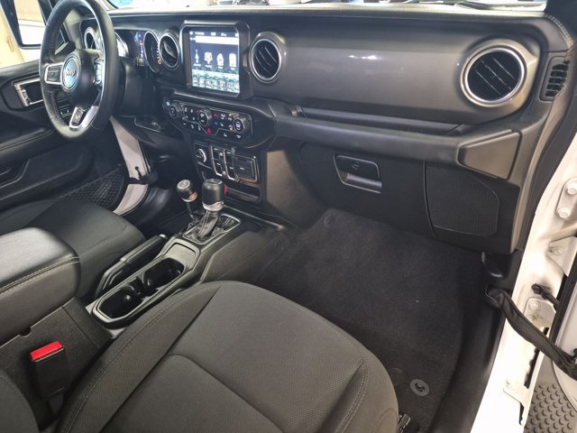 Used 2023 Jeep Wrangler Unlimited Sahara w/ Cold Weather Group AWD/4WD image 22