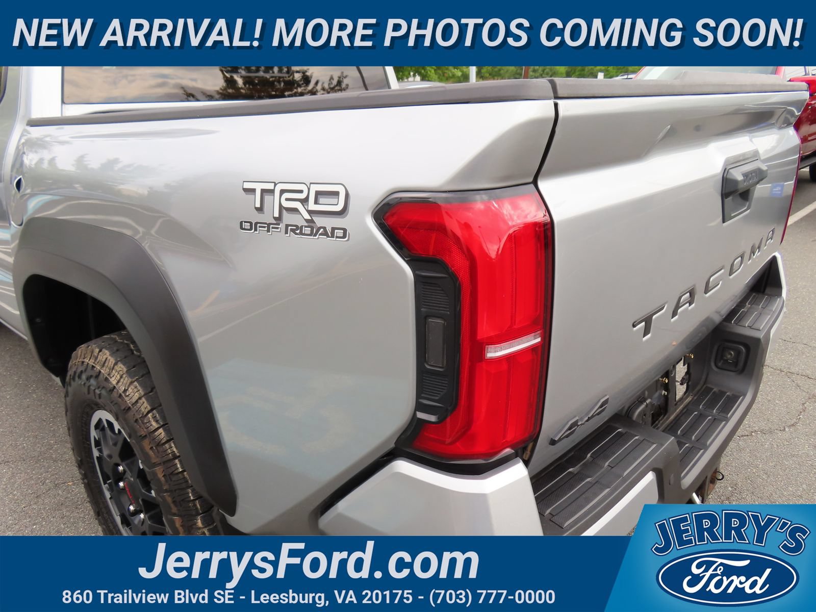 Used 2024 Toyota Tacoma TRD Off-Road w/ TRD Off Road Premium Package AWD/4WD image 10
