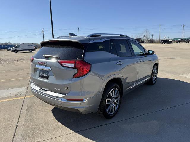 Used 2024 GMC Terrain Denali image 9