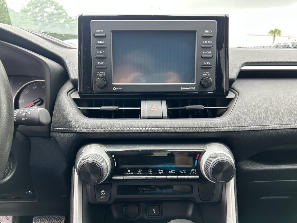 Used 2020 Toyota RAV4 LE FWD image 16