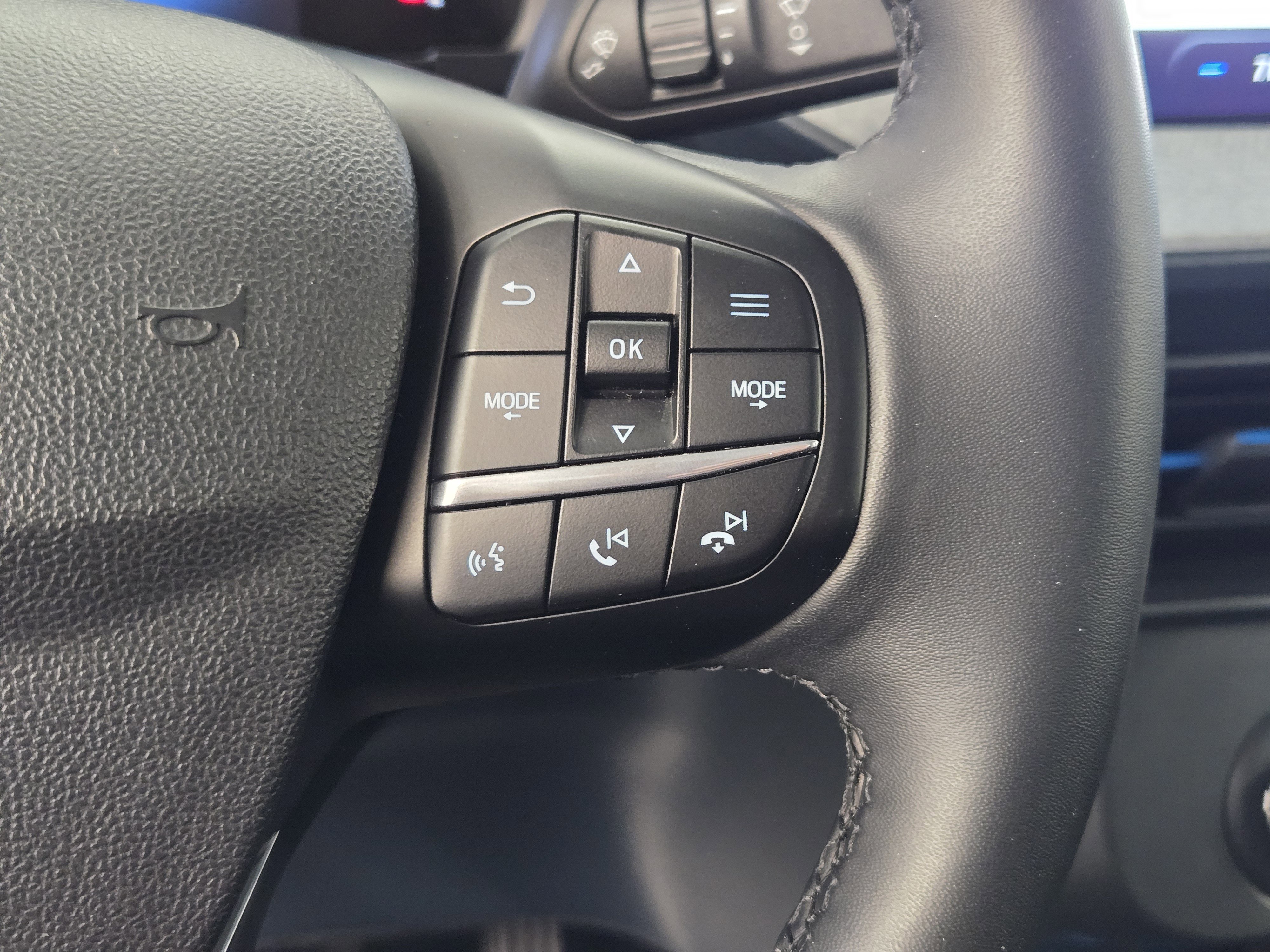 Certified 2025 Ford Maverick XLT w/ XLT Luxury Package FWD image 29