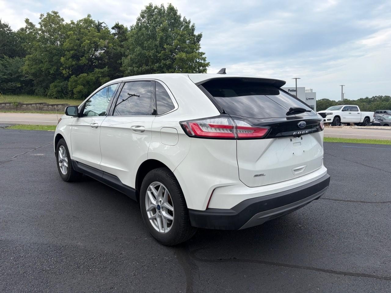 Certified 2022 Ford Edge SEL w/ Convenience Package AWD/4WD image 3