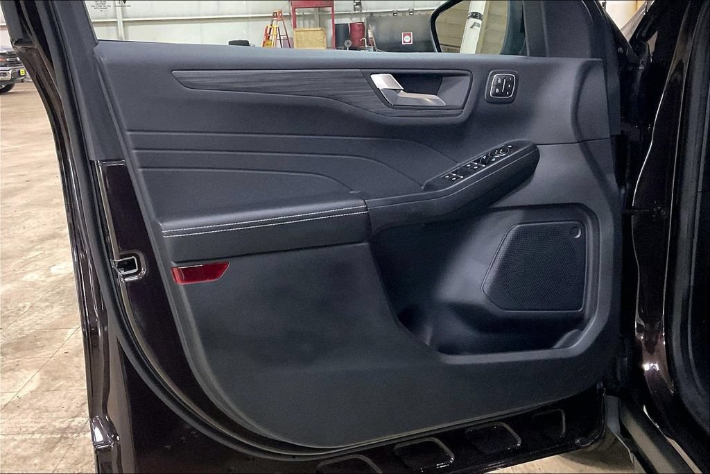 Certified 2023 Ford Escape Platinum AWD/4WD image 22