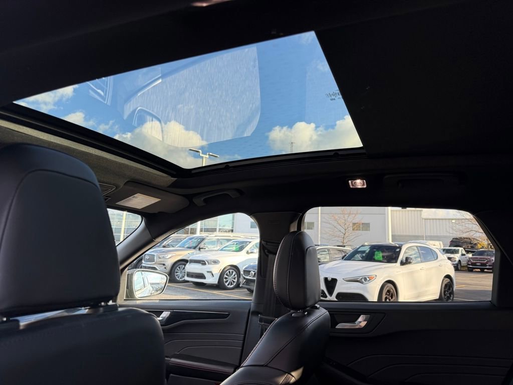 Certified 2023 Ford Escape ST-Line Select w/ Tech Pack #2 image 13