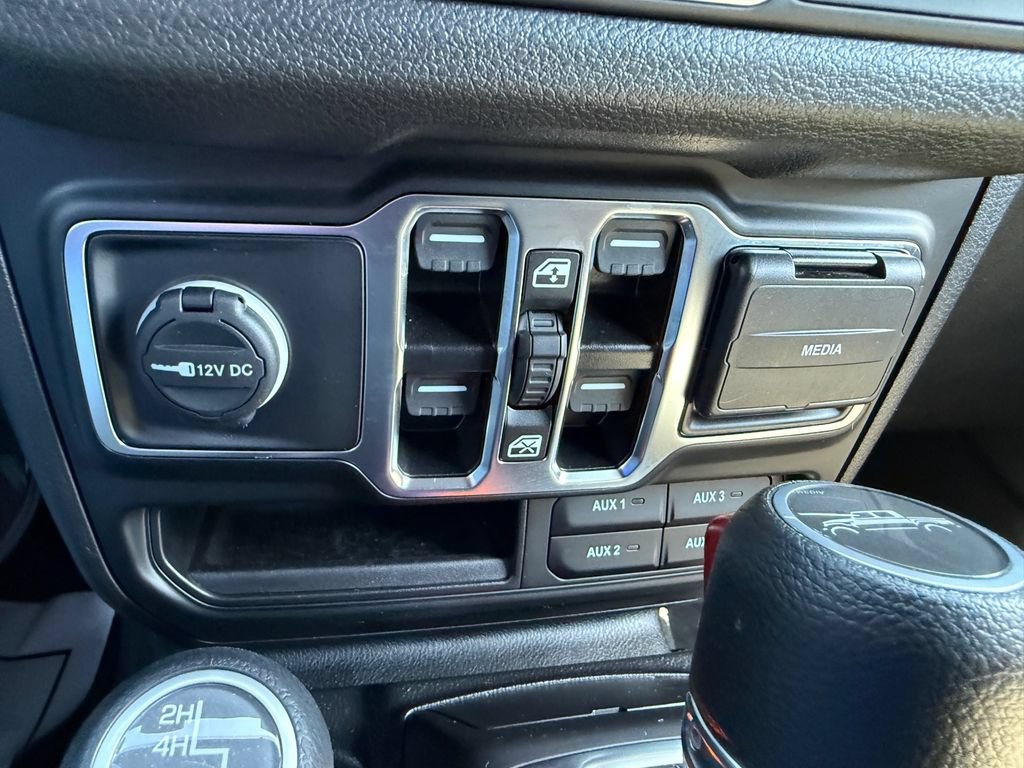 Used 2024 Jeep Gladiator Sport AWD/4WD image 18