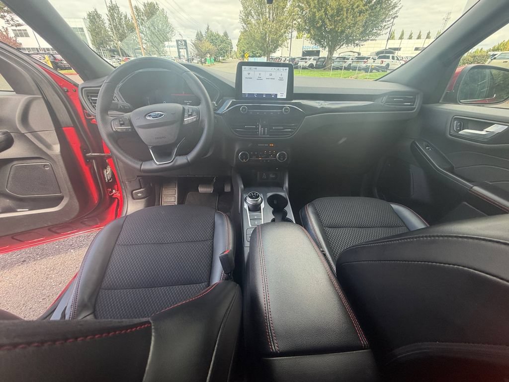 Certified 2025 Ford Escape ST-Line Select AWD/4WD image 21