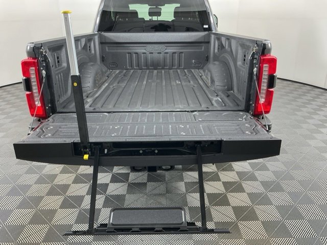 Certified 2025 Ford F350 Lariat w/ Black Appearance Package image 9