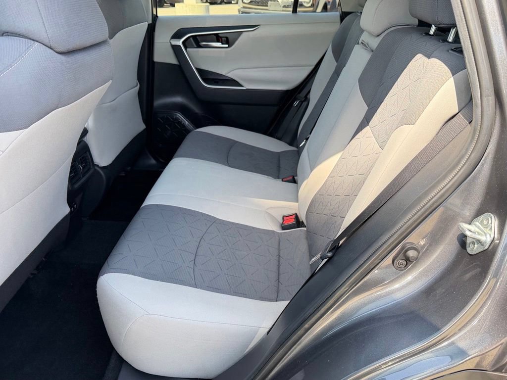 Used 2020 Toyota RAV4 XLE w/ Carpet Mat Package FWD image 29