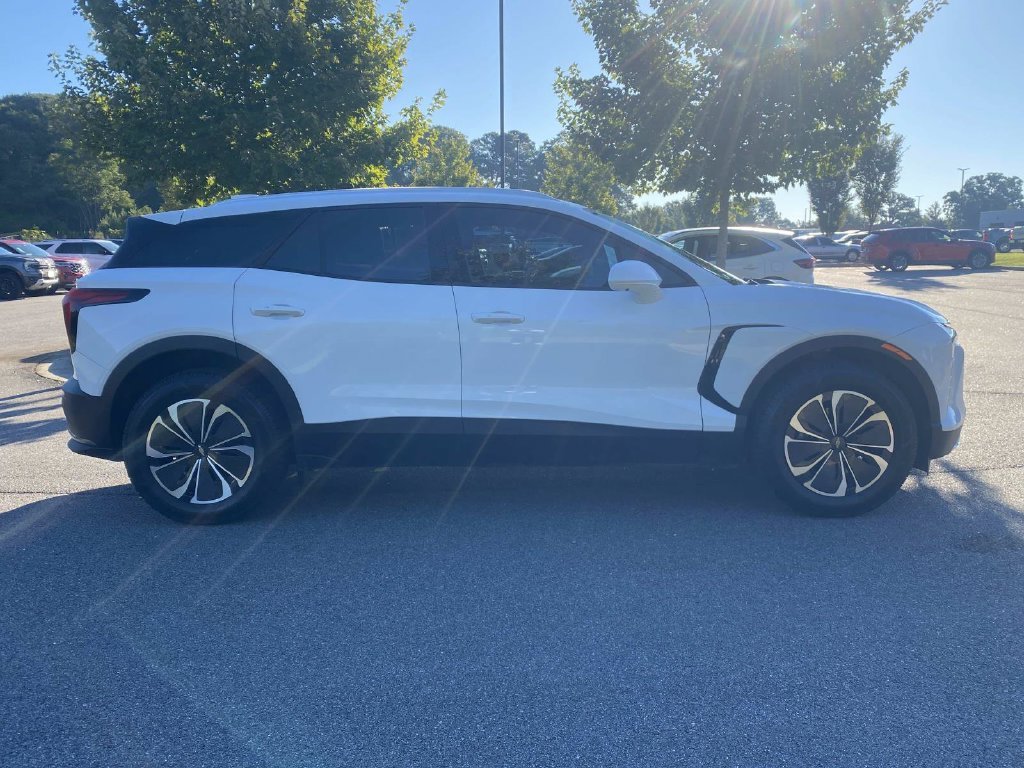 Used 2025 Chevrolet Blazer EV LT AWD/4WD image 2