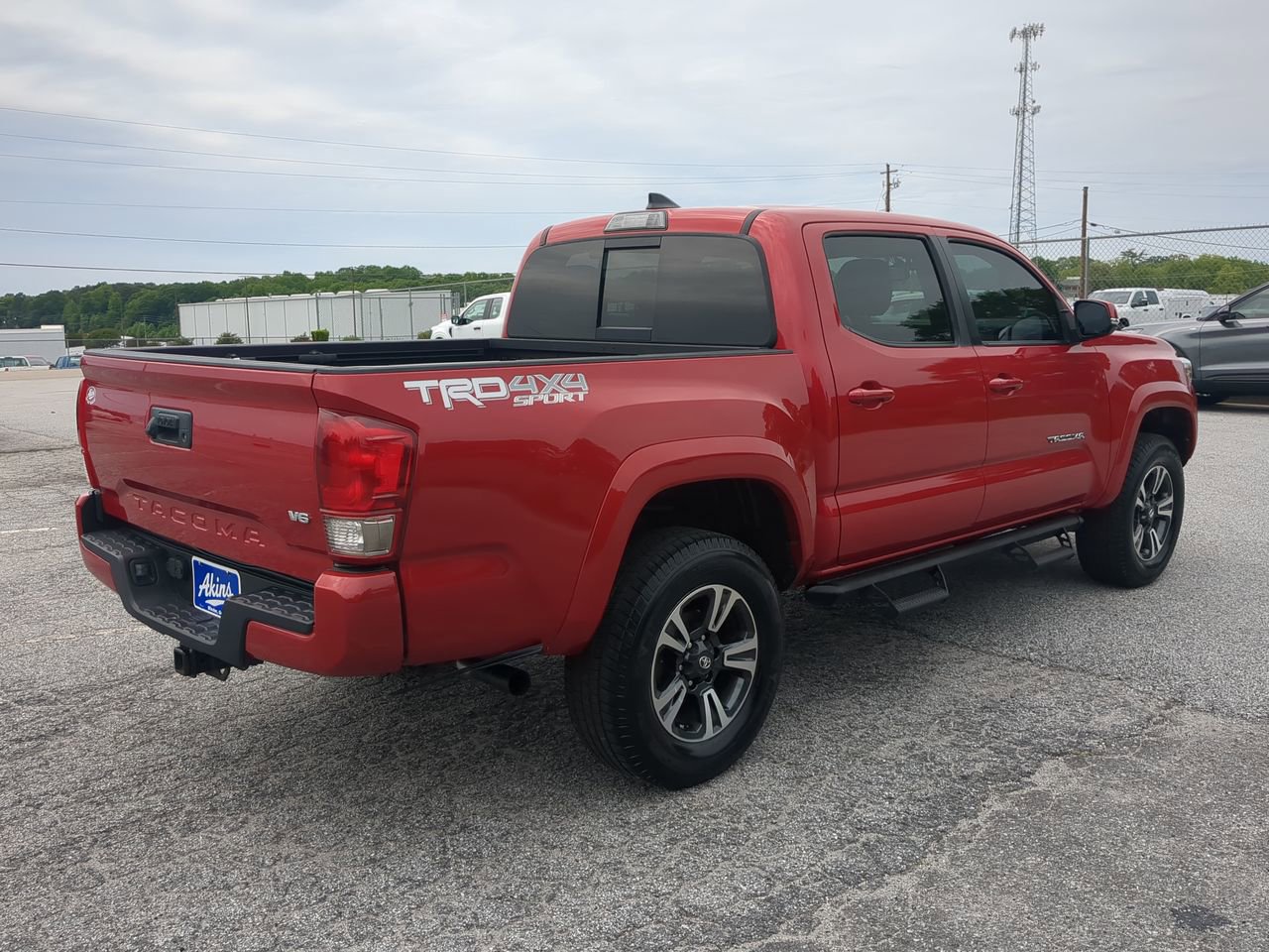 Used 2017 Toyota Tacoma TRD Sport w/ Tow Package (A/T) AWD/4WD image 3