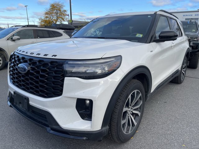 Certified 2025 Ford Explorer ST-Line AWD/4WD image 2