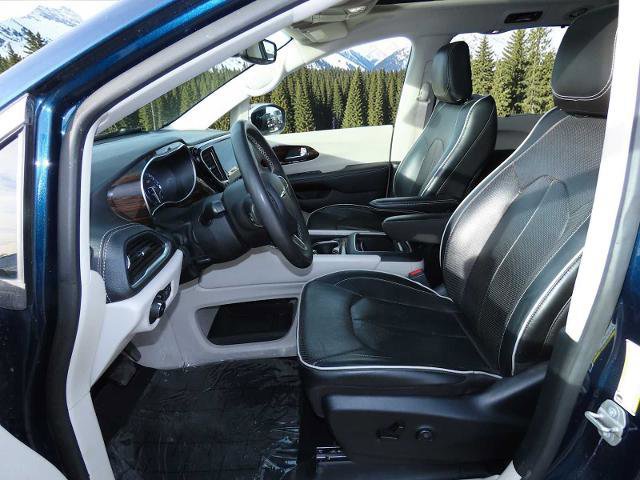 Used 2023 Chrysler Pacifica Limited image 15
