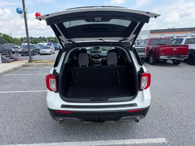 Certified 2022 Ford Explorer XLT w/ Equipment Group 202A AWD/4WD image 9
