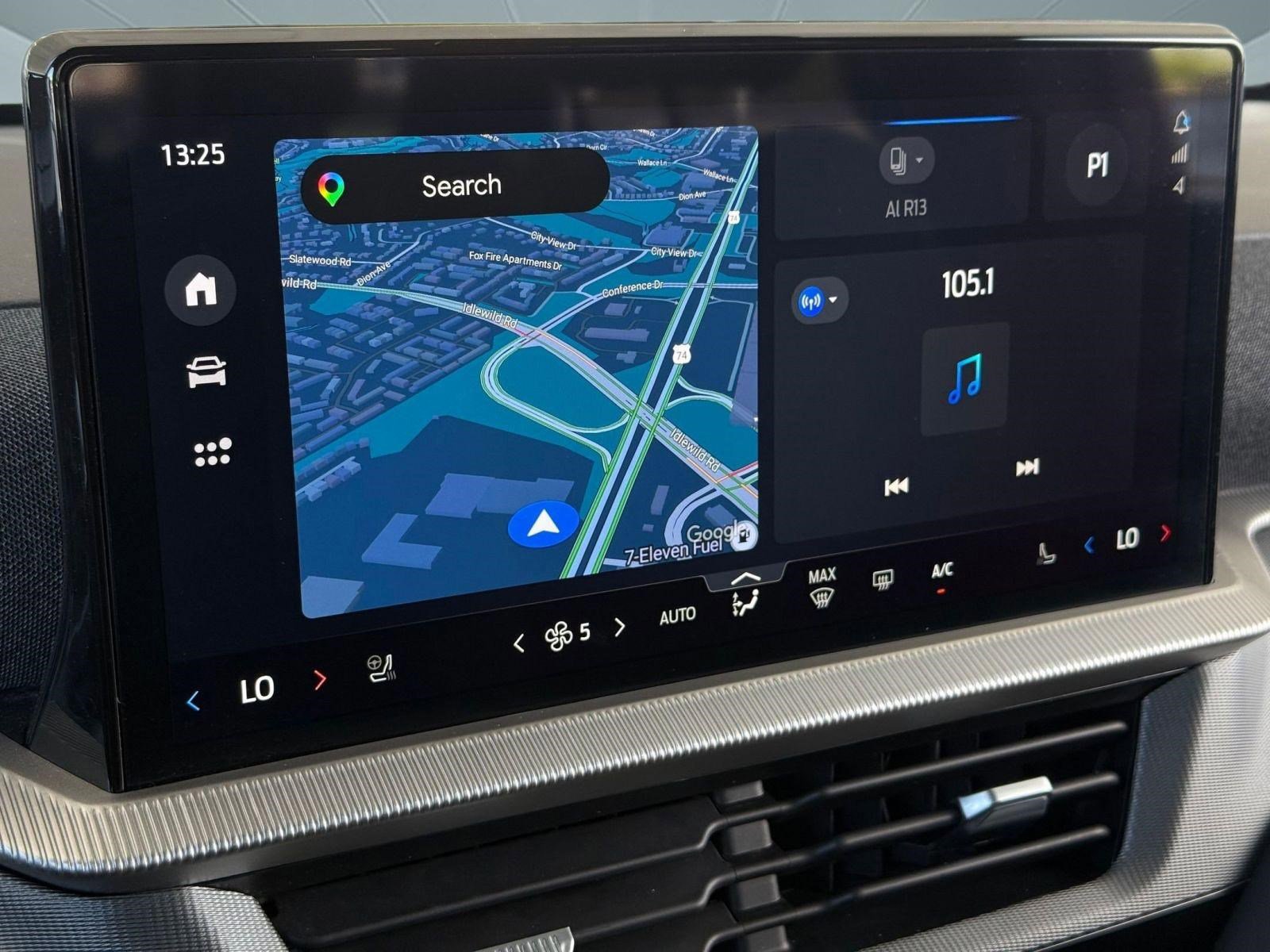 Certified 2025 Ford Explorer ST-Line w/ ST-Line Street Pack AWD/4WD image 28