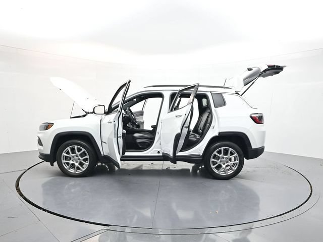 Used 2023 Jeep Compass Latitude AWD/4WD image 46