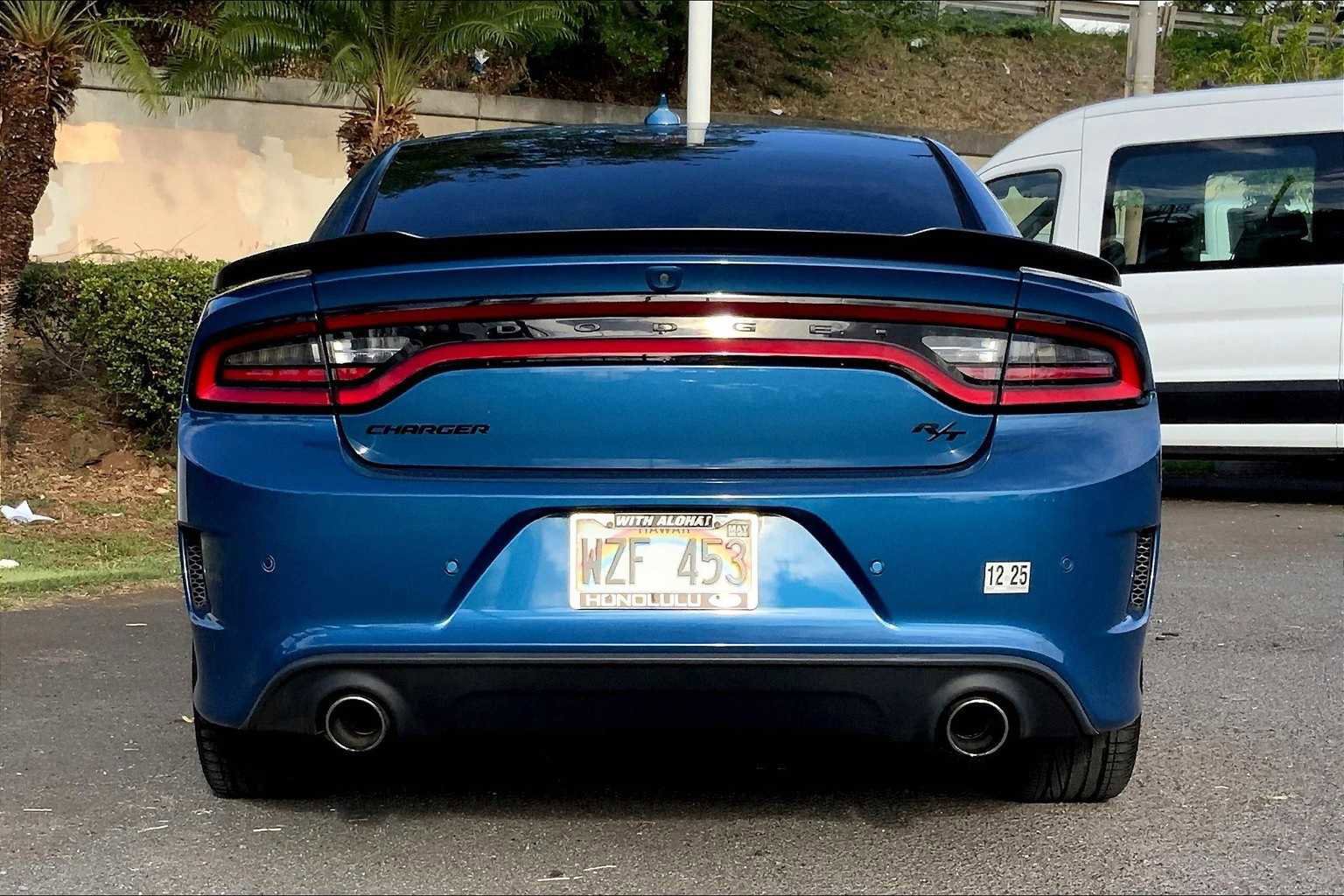 Used 2023 Dodge Charger R/T w/ Blacktop Package image 2