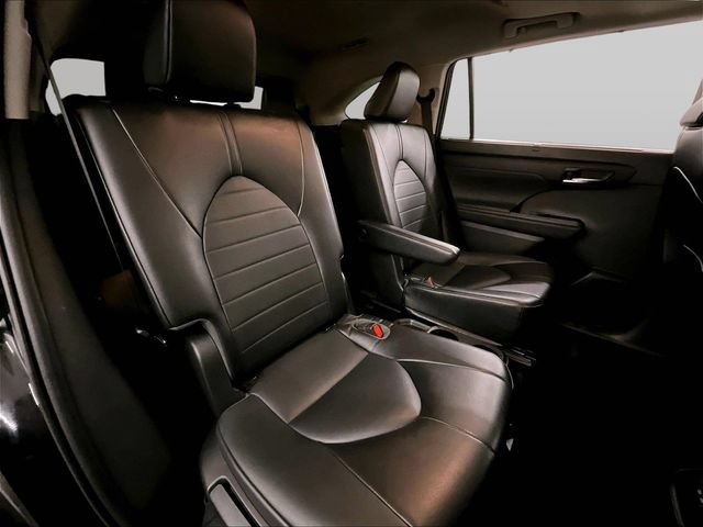Used 2022 Toyota Highlander XLE AWD/4WD image 26