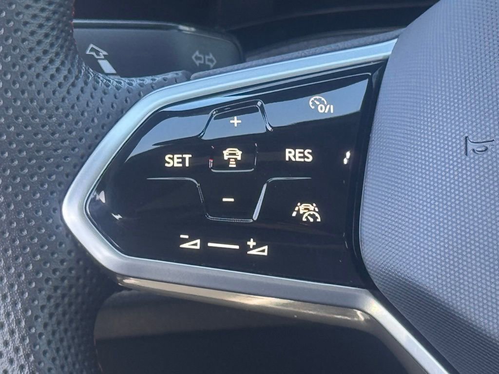 Used 2024 Volkswagen GTI SE image 23