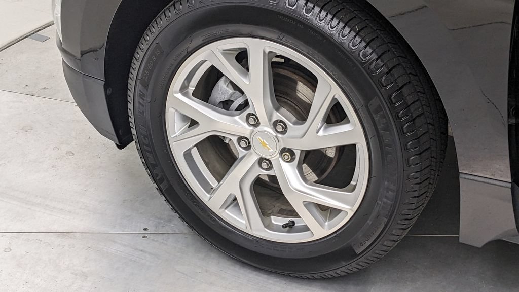 Used 2019 Chevrolet Equinox Premier FWD image 4