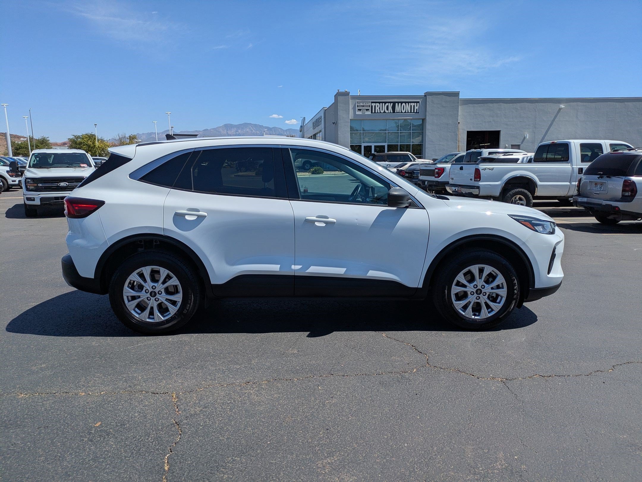 Certified 2024 Ford Escape Active AWD/4WD image 3