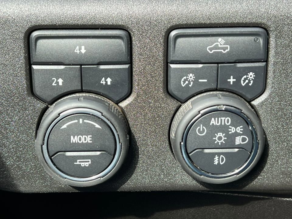 Used 2025 Chevrolet Silverado 2500 LT w/ Convenience Package image 24