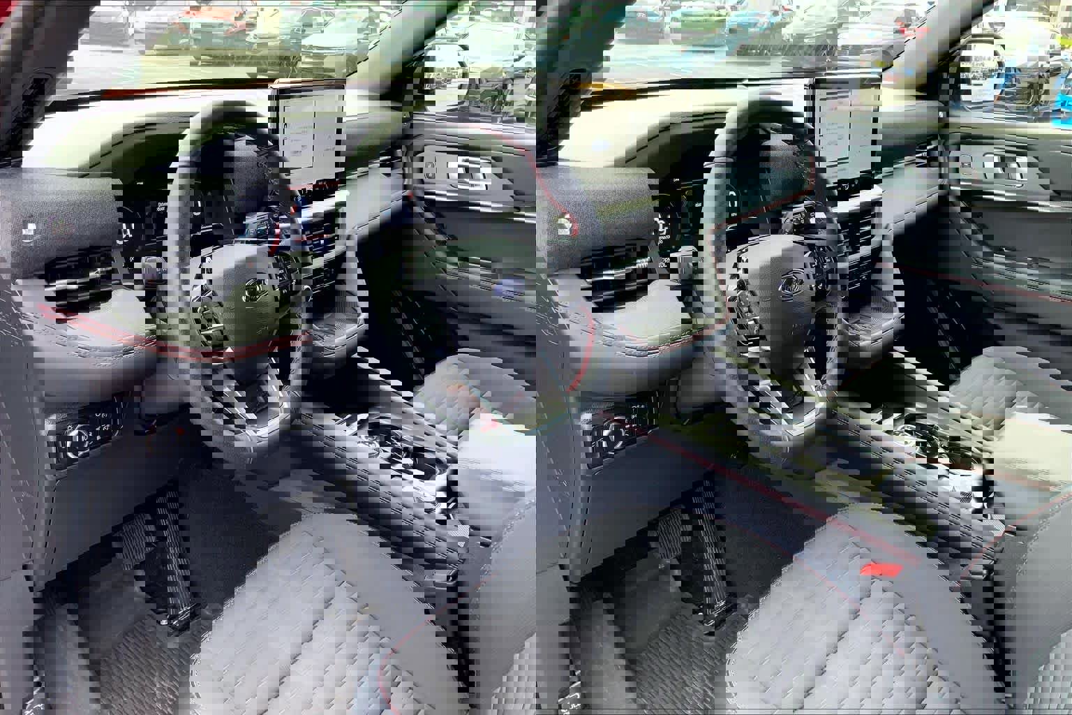 Certified 2025 Ford Explorer ST-Line w/ Premium Package image 17