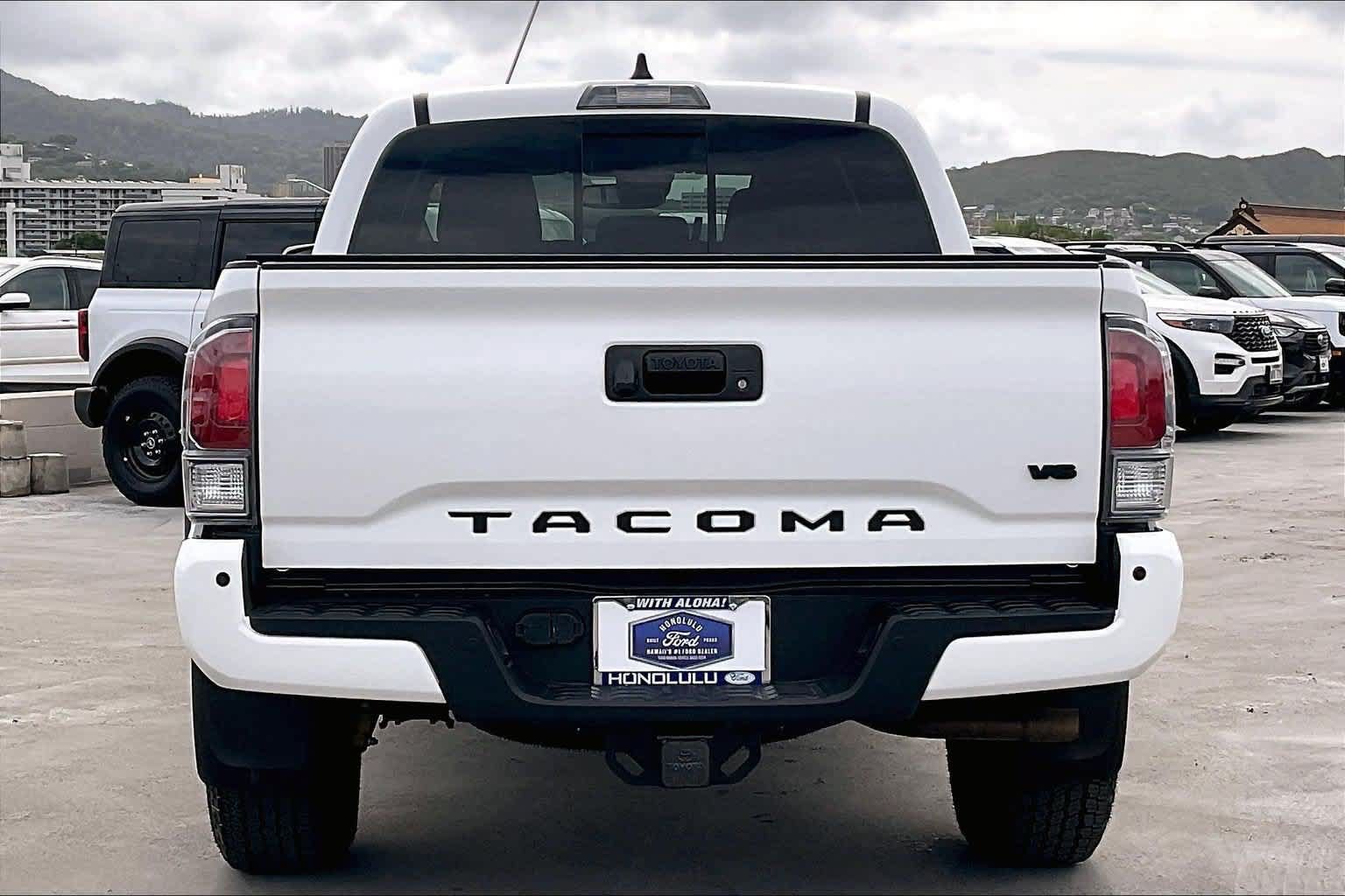 Used 2023 Toyota Tacoma TRD Off-Road w/ Technology Package AWD/4WD image 5