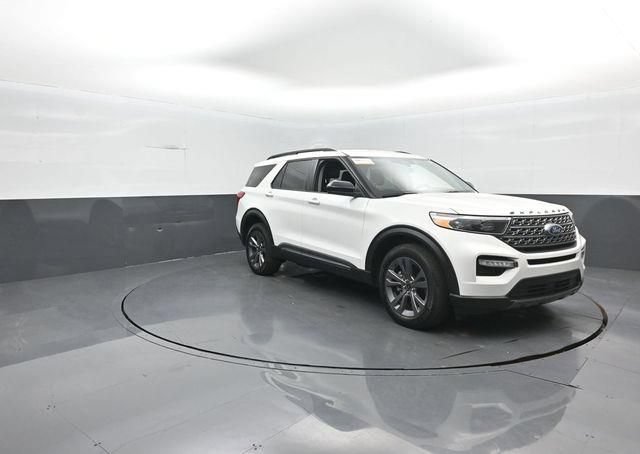 Certified 2024 Ford Explorer XLT w/ Equipment Group 202A AWD/4WD image 2