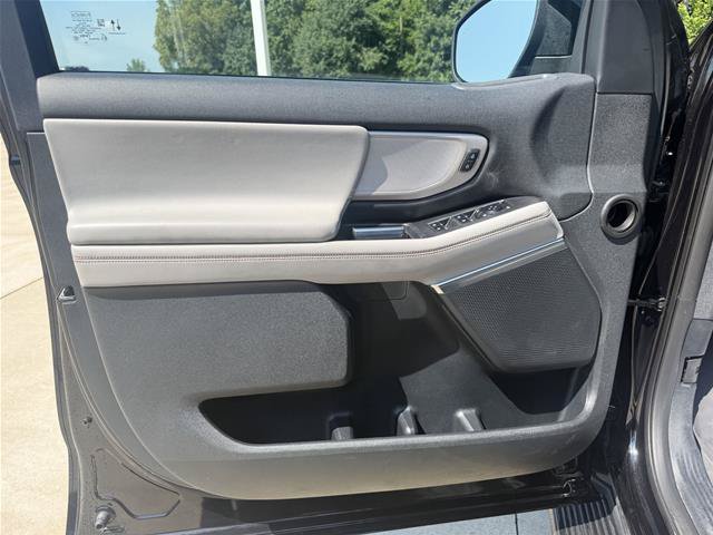 Certified 2025 Ford Expedition Active AWD/4WD image 12