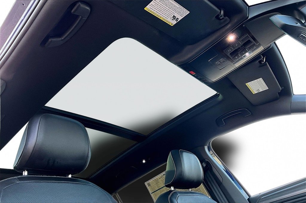 Used 2022 Volkswagen Tiguan SEL R-Line image 22