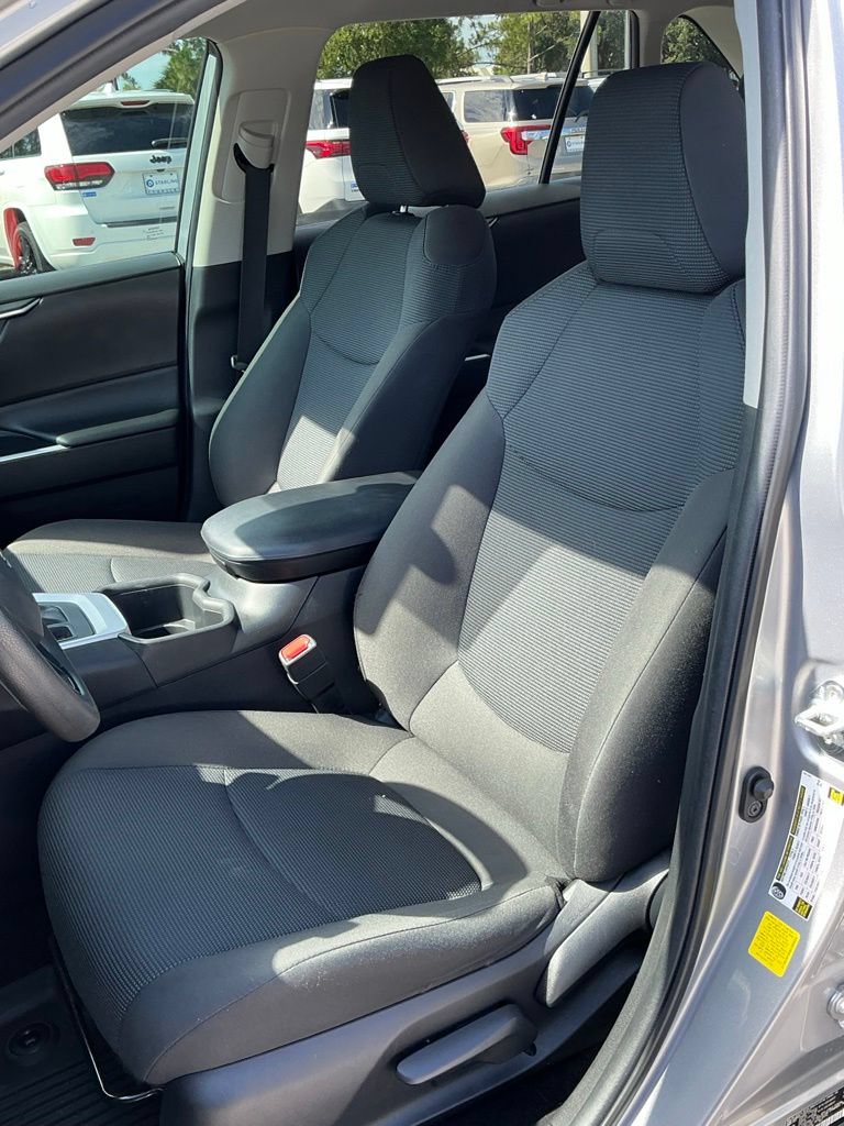 Used 2022 Toyota RAV4 LE FWD image 34