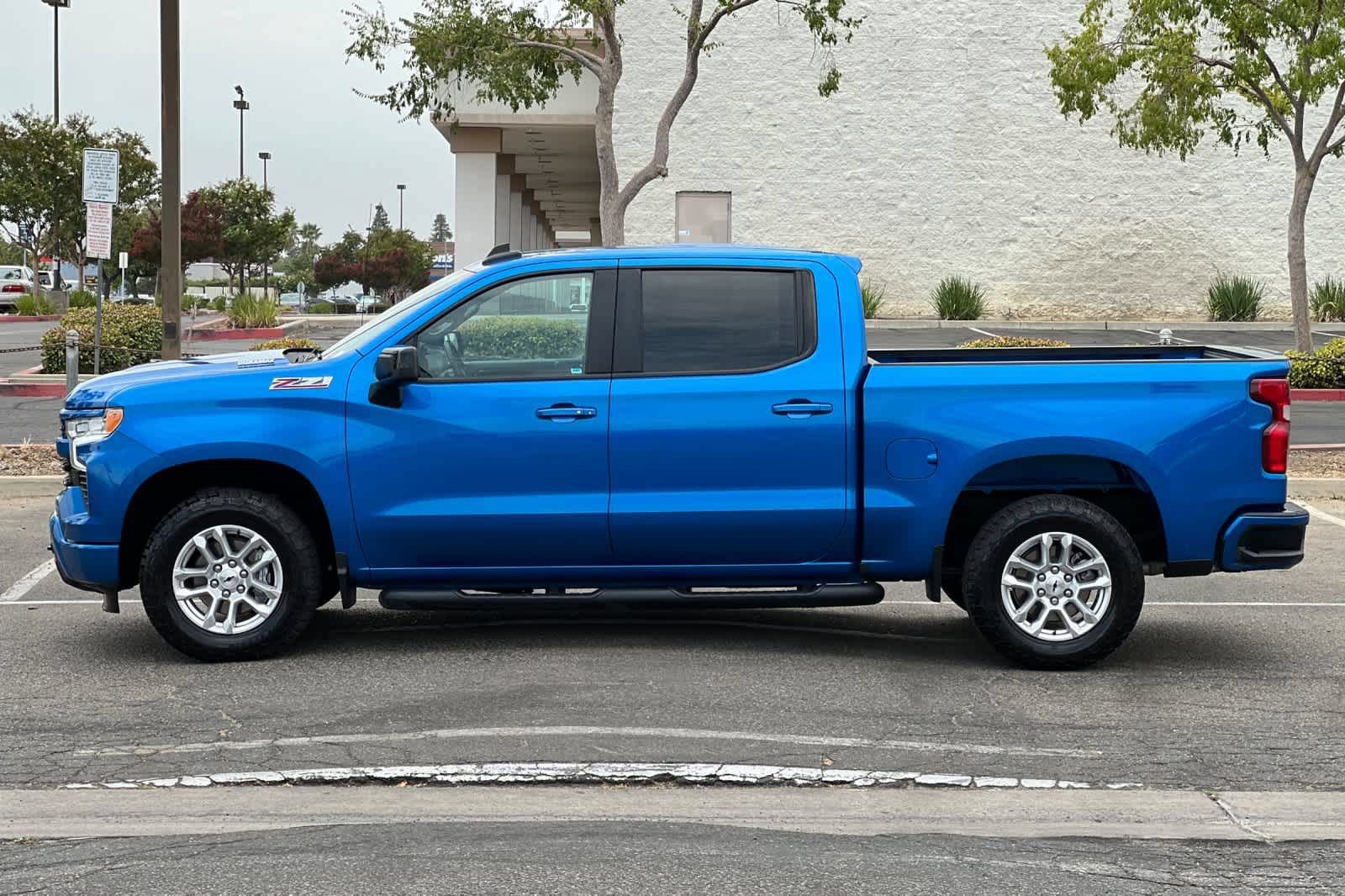 Used 2023 Chevrolet Silverado 1500 RST w/ Z71 Off-Road Package AWD/4WD image 6