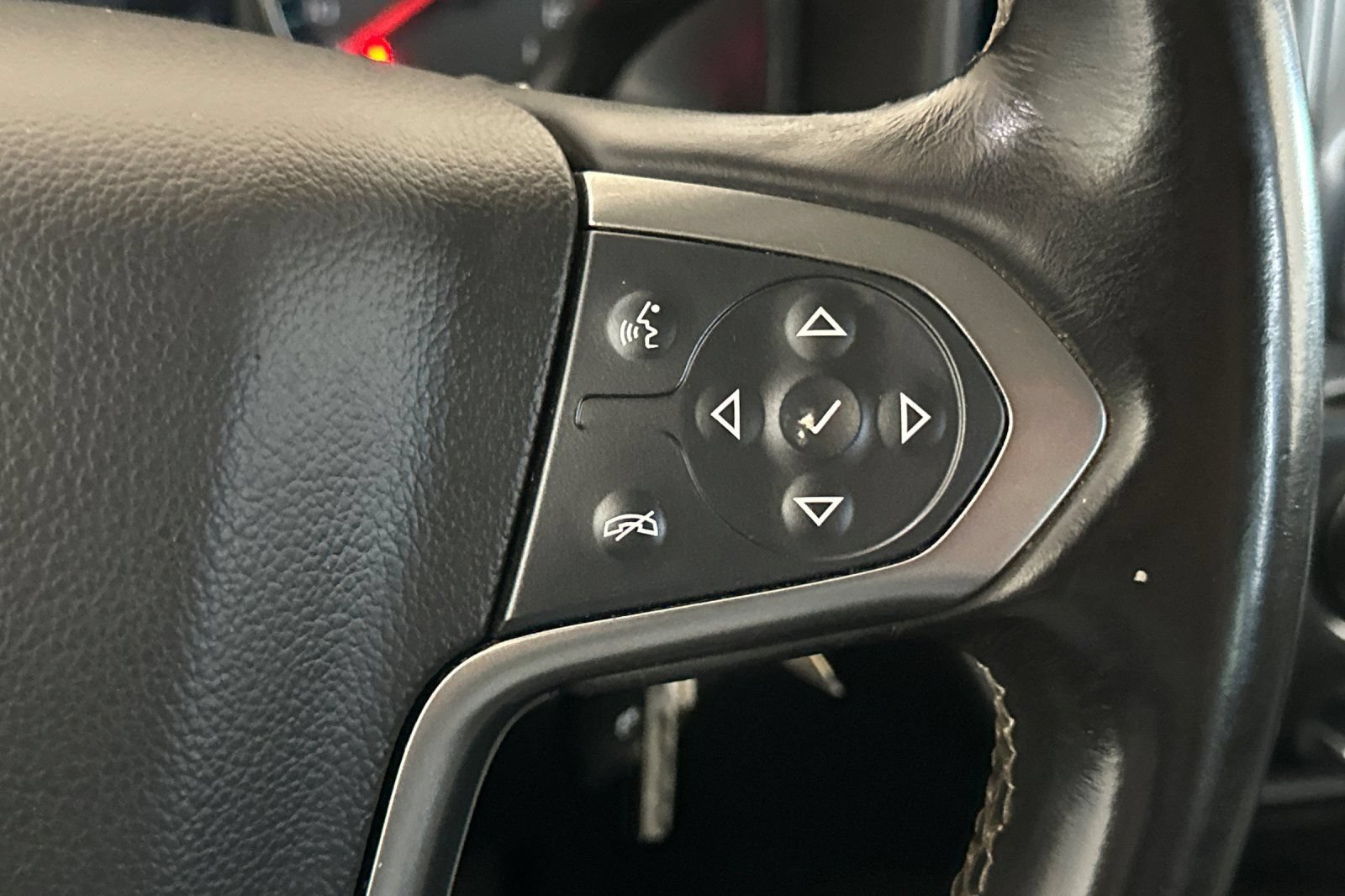 Used 2018 Chevrolet Silverado 1500 LT w/ All Star Edition AWD/4WD image 24
