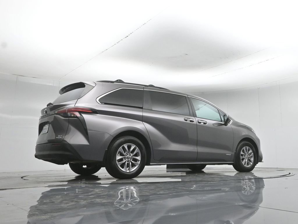 Used 2021 Toyota Sienna XLE FWD image 53